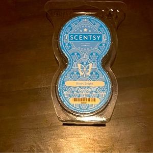 New! Berry bright Scentsy pods. 2 pack.